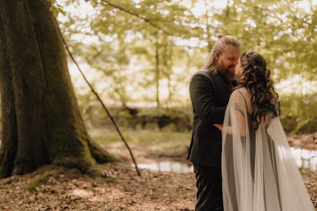 Waldhochzeit NRW: 3 Locations für eure Natur-Trauung 12 lau ni hochzeit 052026 VN200356